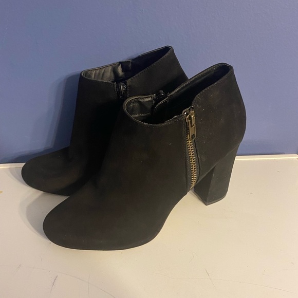 Madden girl Party black faux suede stacked high heel boot bootie shoe Size 8. - Picture 1 of 7